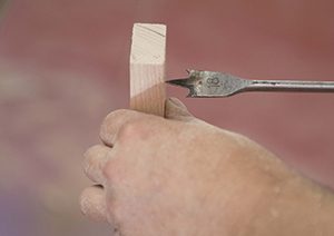 hacer agujero en madera